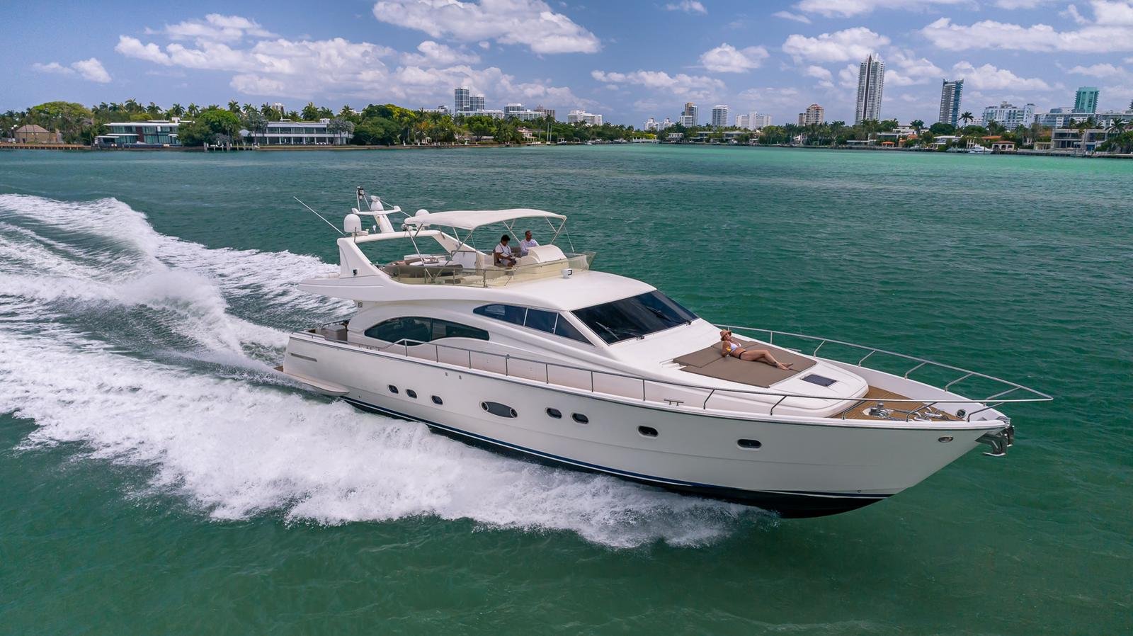 FERRETTI FLYBRIDGE Yacht