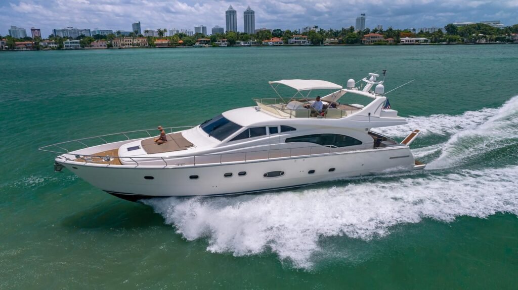 FERRETTI FLYBRIDGE Yacht