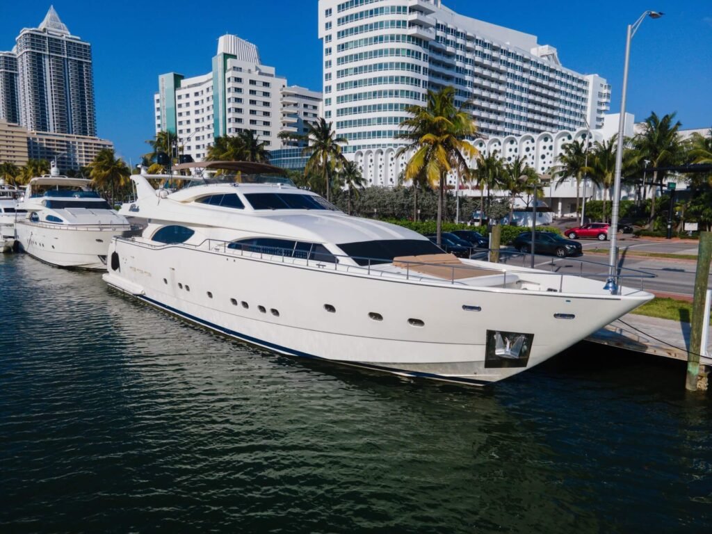 PALADIN FLYBRIDGE Yacht