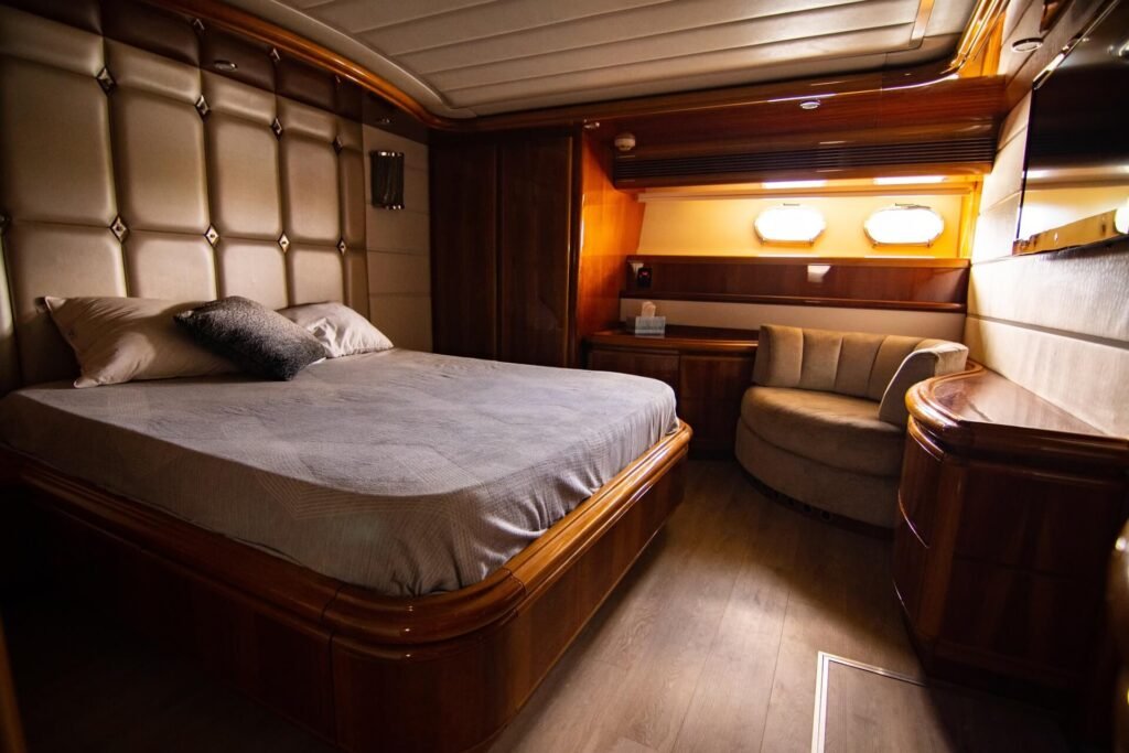 PALADIN FLYBRIDGE Yacht