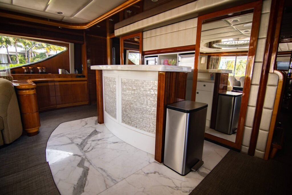 PALADIN FLYBRIDGE Yacht