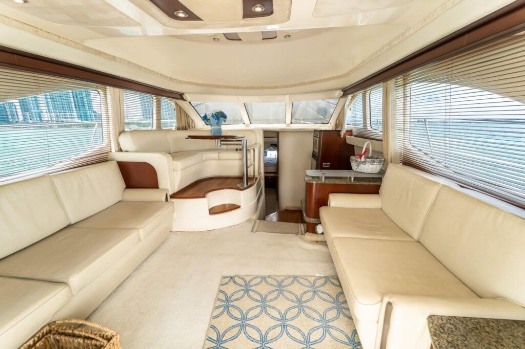 SEA RAY Yacht